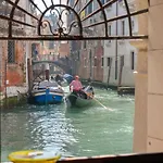 Casa Flavia Ai Morosini - Luxury With Canal View Semesterbostad Venedig