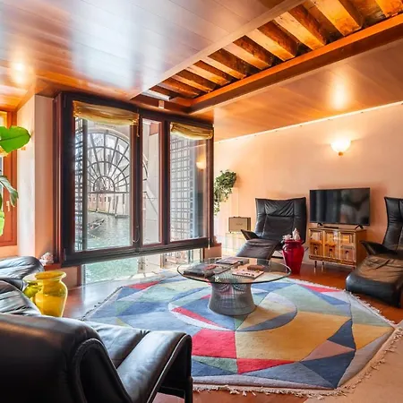 בית נופש Casa Flavia Ai Morosini - Luxury With Canal View ונציה