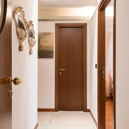 Casa de Férias Casa Flavia Ai Morosini - Luxury With Canal View Veneza