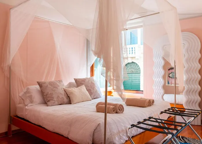 Ferienhaus Casa Flavia Ai Morosini - Luxury With Canal View Venedig