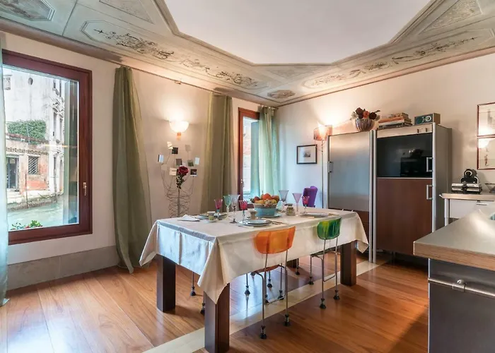 Casa Flavia Ai Morosini - Luxury With Canal View Ferienhaus *